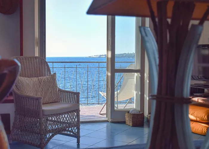 Acitrezza View * 阿齐·卡斯特罗